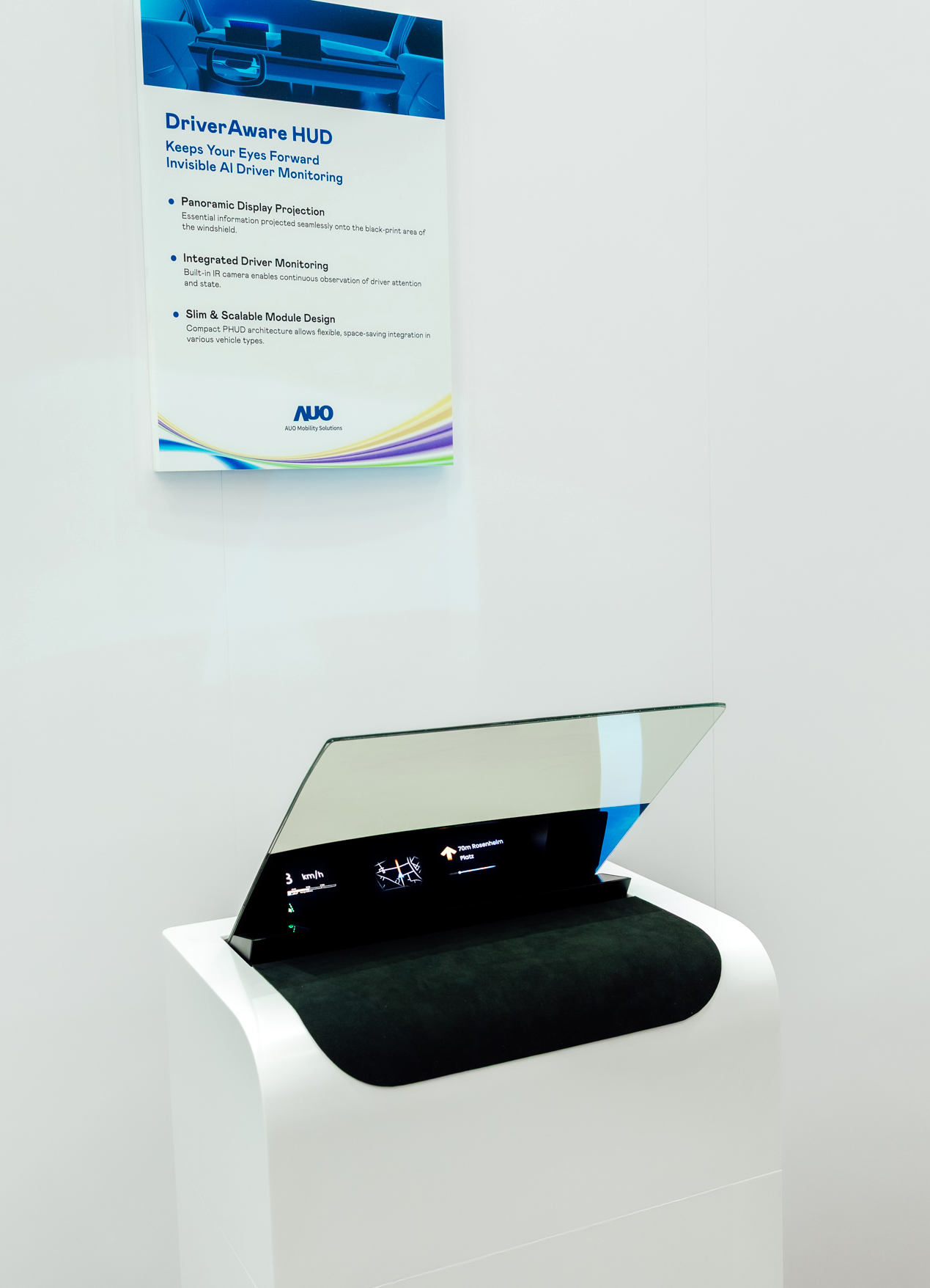 DriverAware HUD结合抬头显示器与隐藏式红外线摄影机，将车速、导航及警示讯息投影于挡风玻璃上，完美对齐驾驶目不离路的视线，同时，透过AI 监控驾驶注意力以提升安全性。